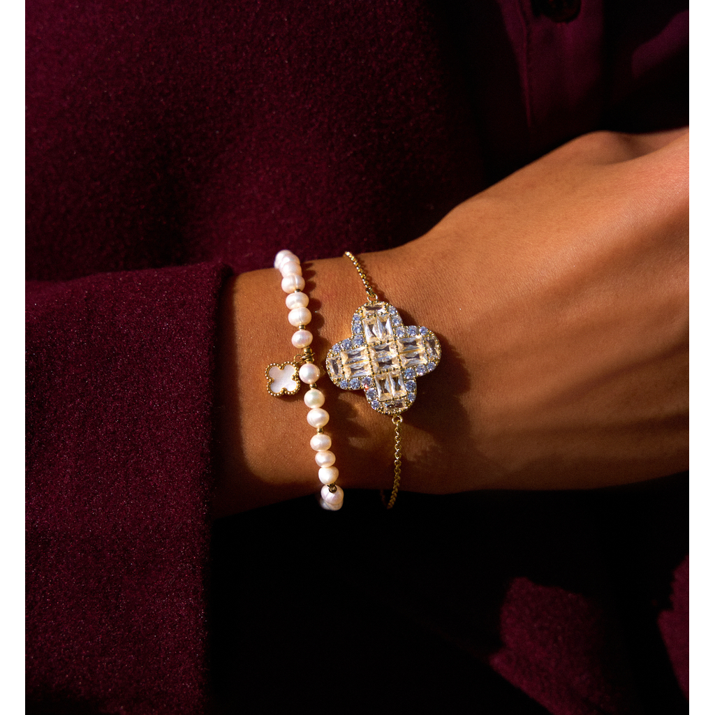 Gold Plated Pearl Bracelet with White Clover