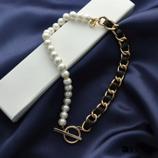 Elegant Neckline Necklace Made of Glass Pearls and Eco-Leather Chain