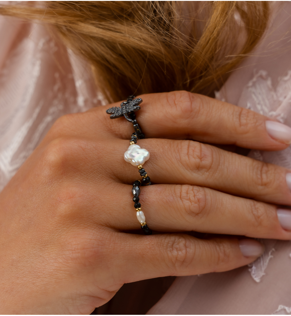 Hematite & Tourmaline Stones Elastic Ring with Pearl Clover 0520
