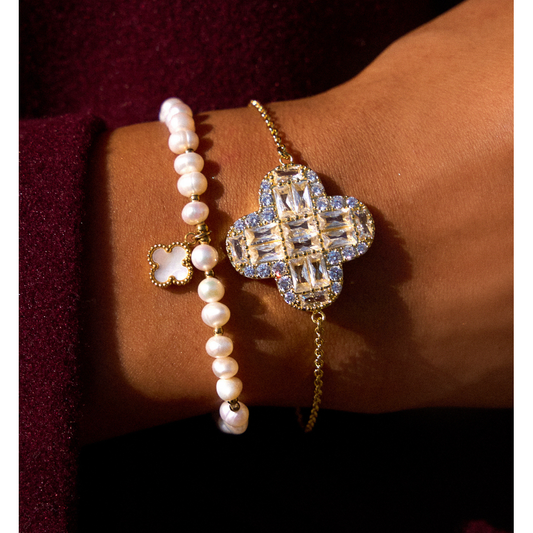 Gold Plated Pearl Bracelet with White Clover