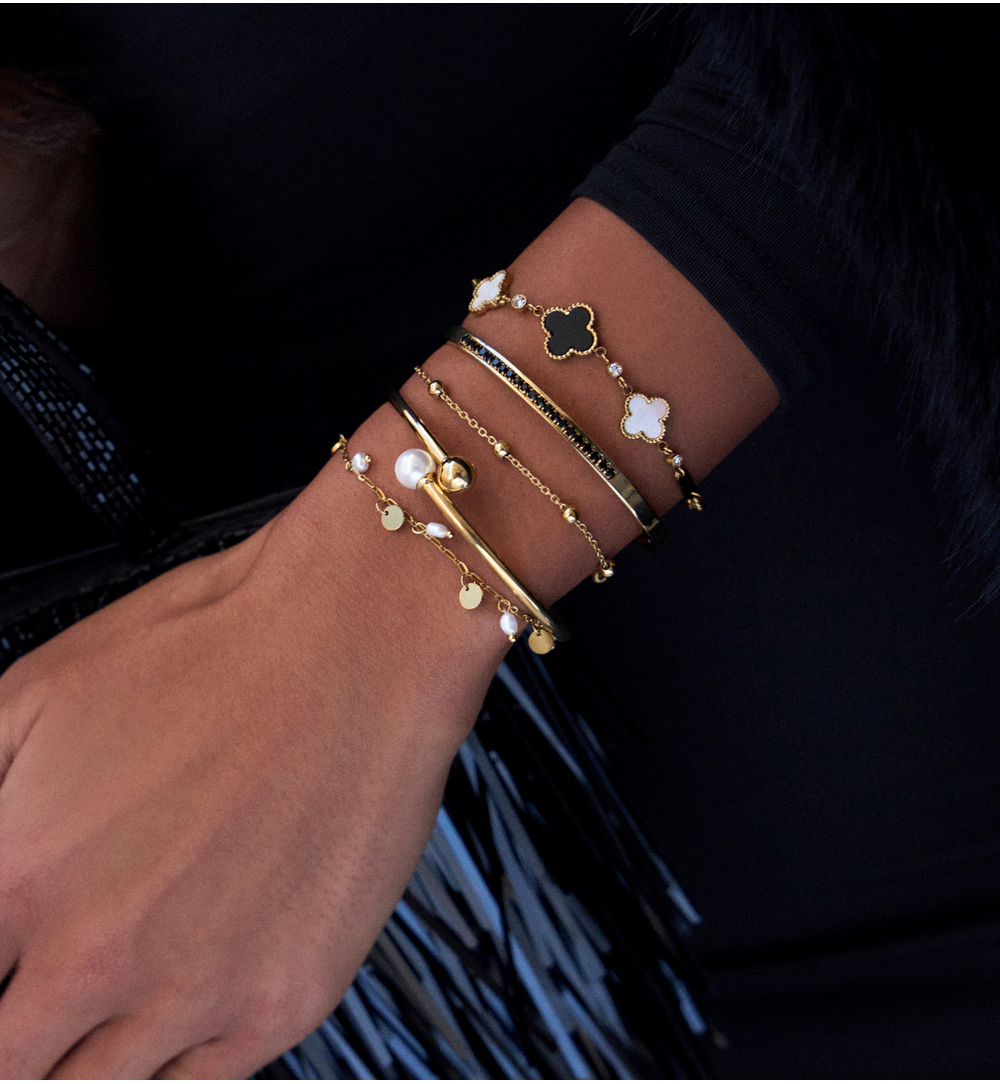 Gold Plated Black and White Clovers Bracelet 0121