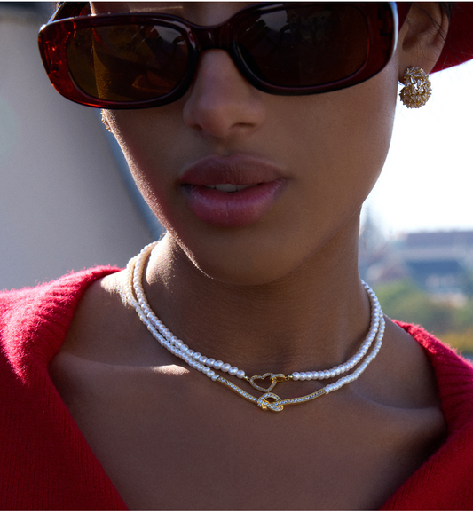 White Artificial Pearls Necklace with Crystal Knot 0229